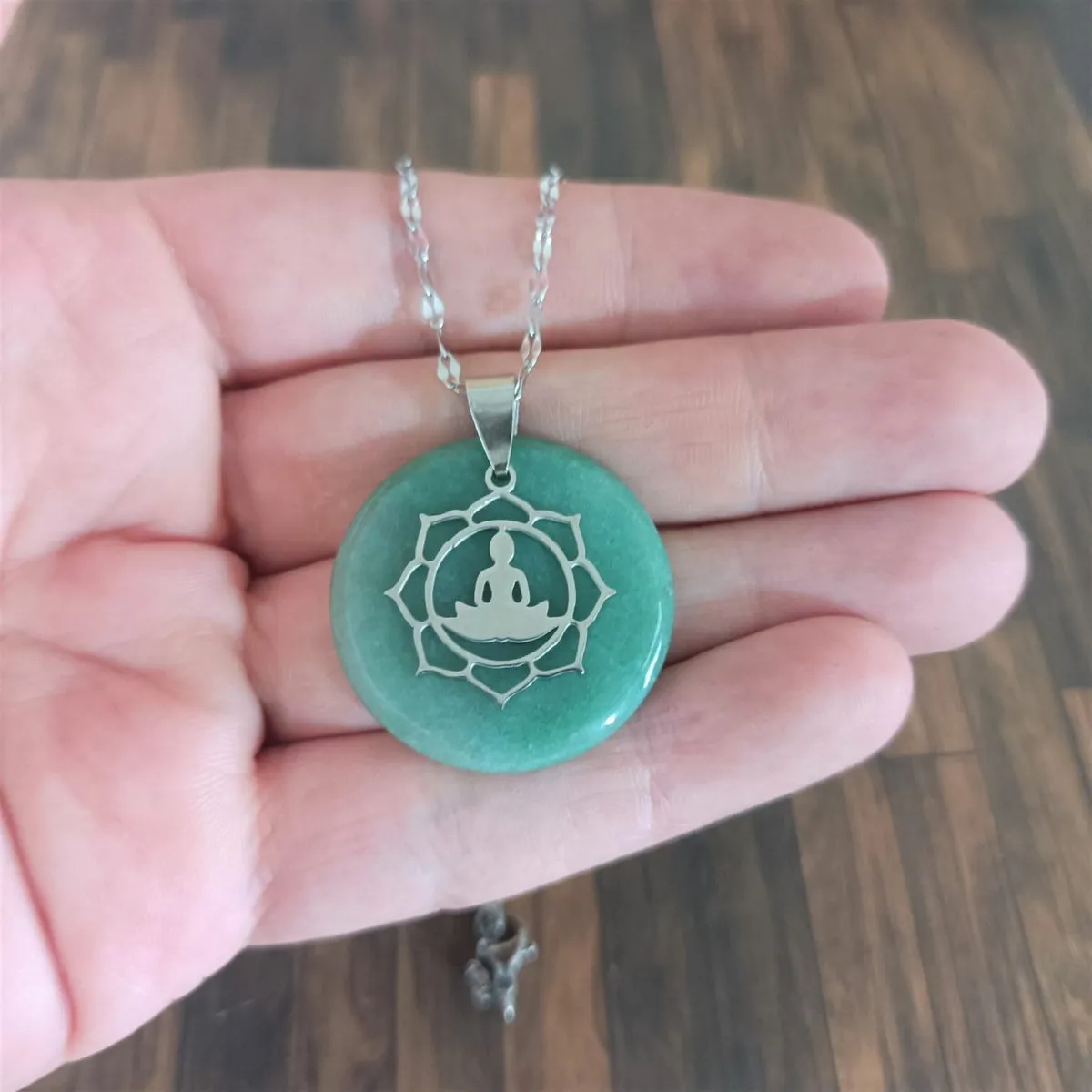 Pendentif Aventurine yoga dans fleur de lotus