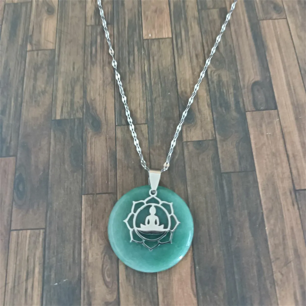 Pendentif Aventurine yoga dans fleur de lotus